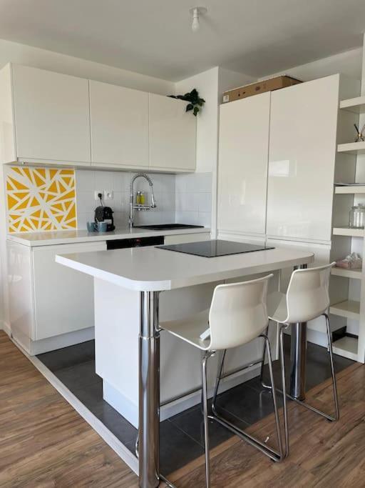 Appartement 3P Gare Terrasse Et Parking Prive 프랑콩빌 외부 사진