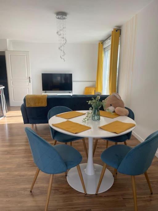 Appartement 3P Gare Terrasse Et Parking Prive 프랑콩빌 외부 사진